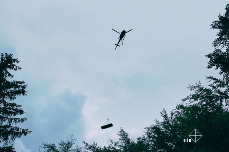 Materialtransport per Hubschrauber